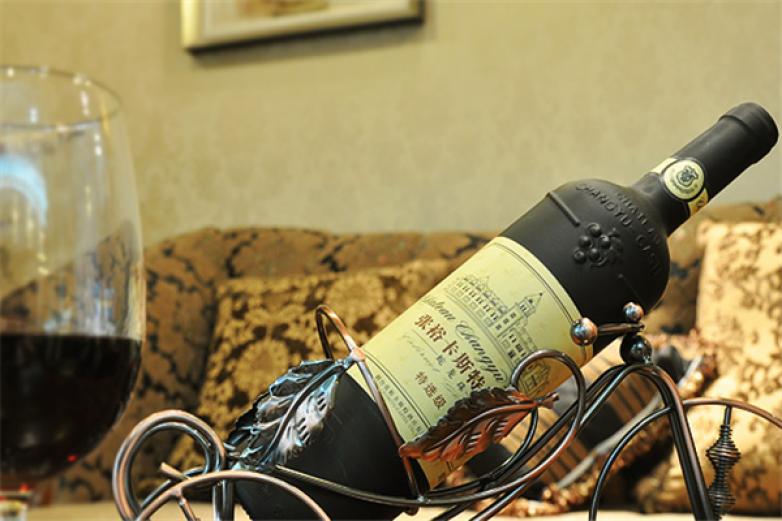 蛇龙珠干红葡萄酒